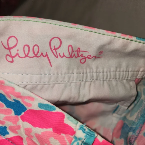 Lilly Pulitzer Colorful Coral Print Women's Shorts - Picture 5 of 5